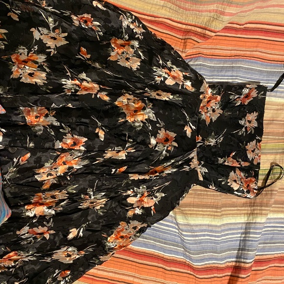 Black dress with flowers for event - size small - beautiful - Picture 2 of 7